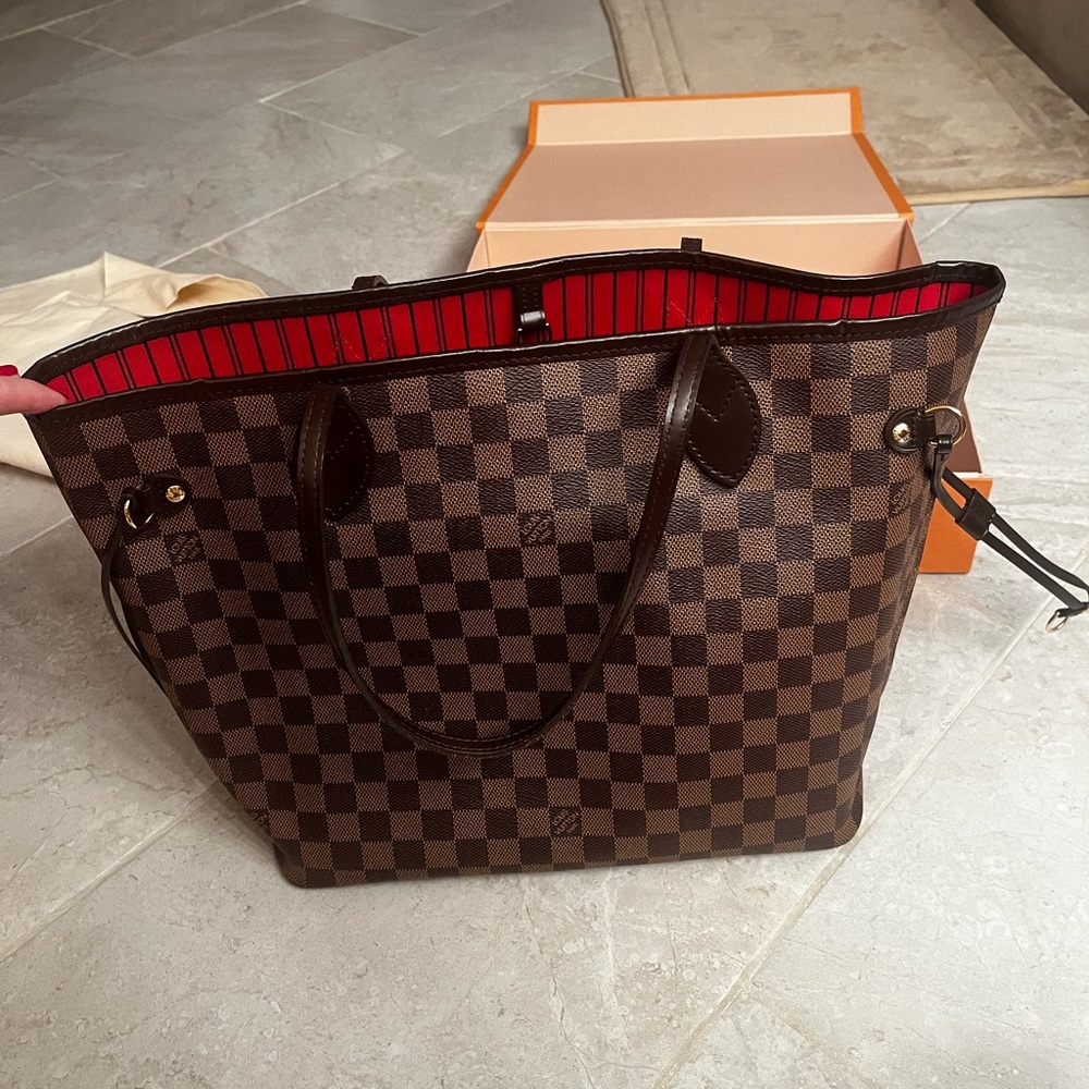 Louis Vuitton MM Damier Neverfull